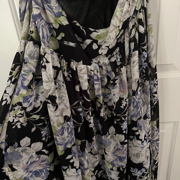ASTR FLORAL SIDE CUT OUT MIDI DRESS - Picture 6 of 8